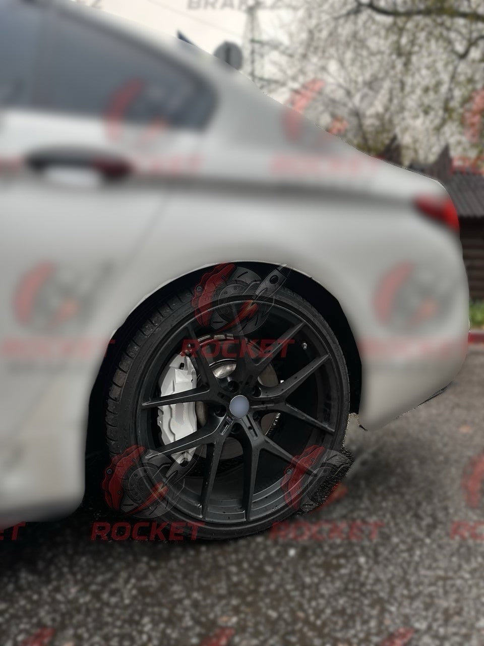 Aftermarket Brake Covers fits on BMW G30 520d — Full Metal, Custom Fit, 17 Color Options