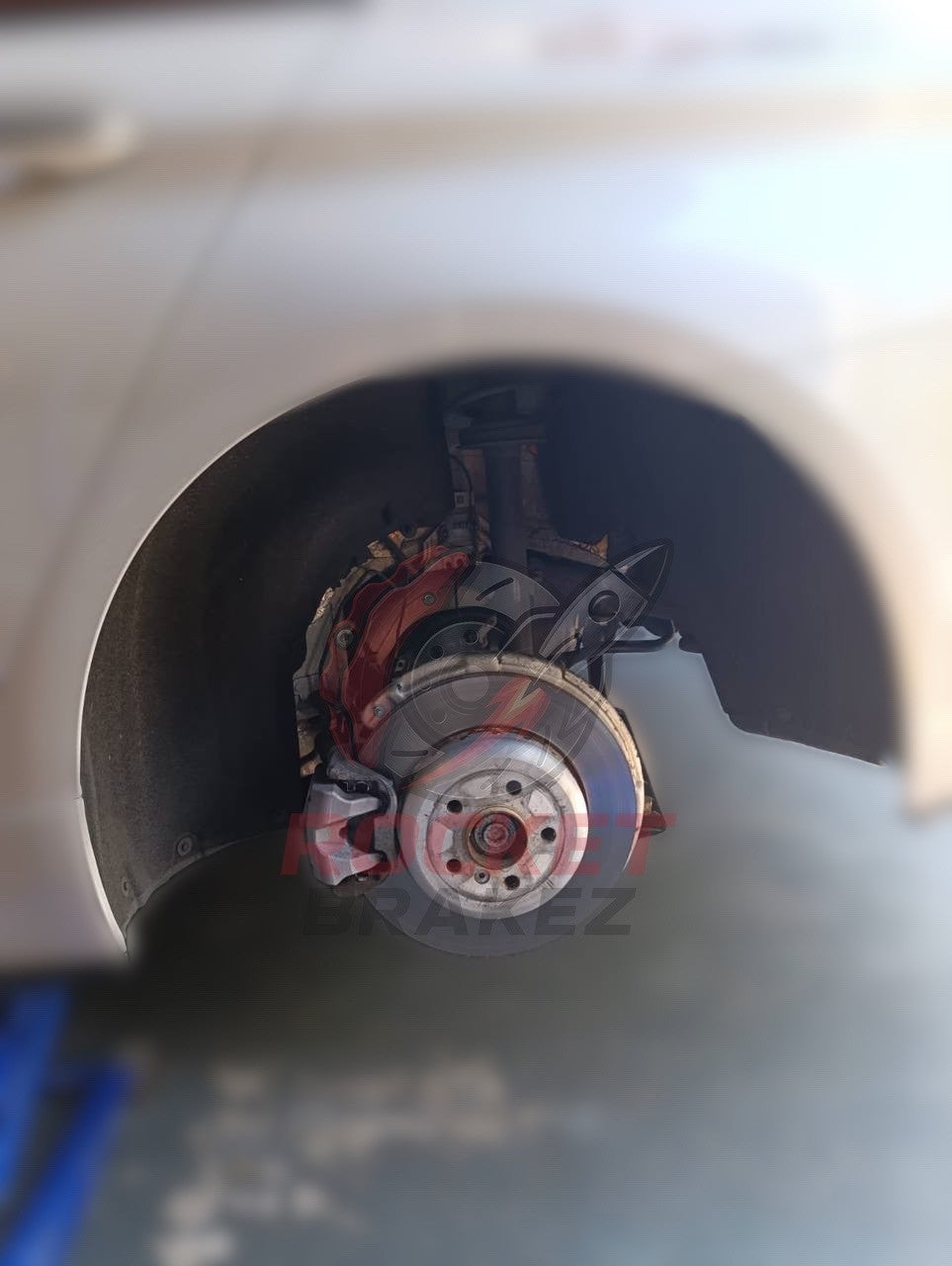 Aftermarket Brake Covers fits on BMW G30 520d — Full Metal, Custom Fit, 17 Color Options