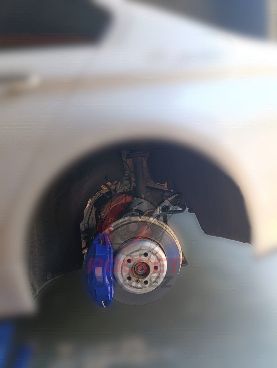 Aftermarket Brake Covers fits on BMW G30 520d — Full Metal, Custom Fit, 17 Color Options