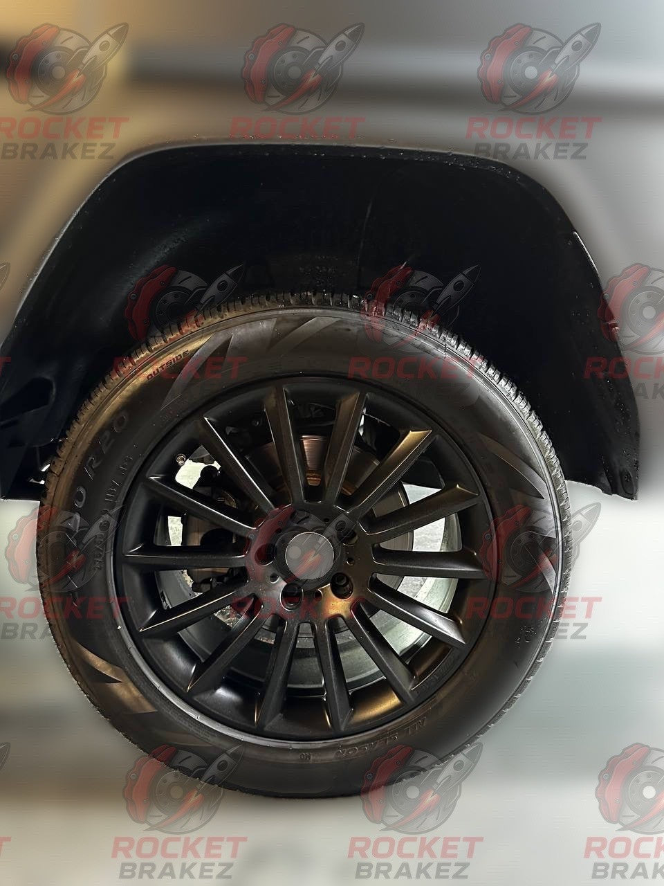 Aftermarket Brake Covers fits on Mercedes G class — Full Metal, Custom Fit, 17 Color Options